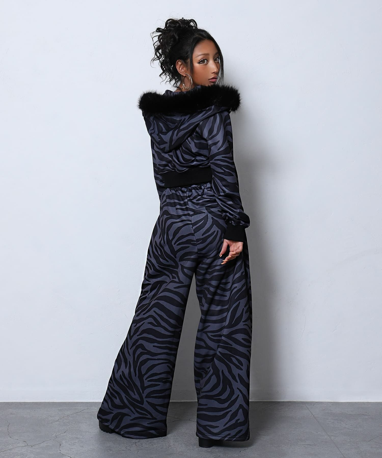 ファー付きアニマル柄セットアップ | レディースギャルファッション