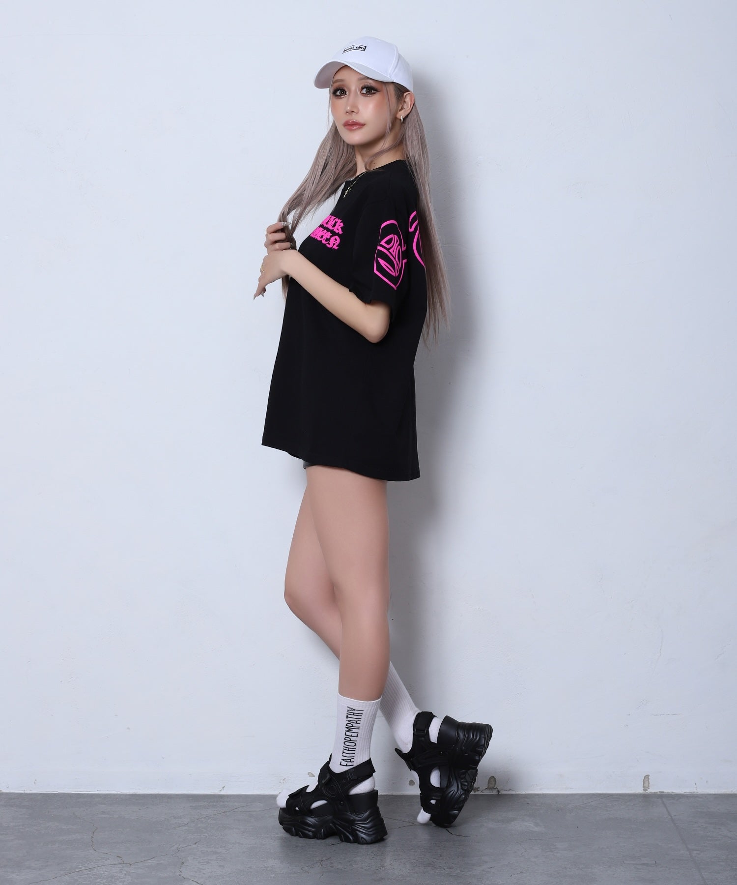 ネオン発泡ロゴビッグT | レディースギャルファッション通販BLACKQUEEN