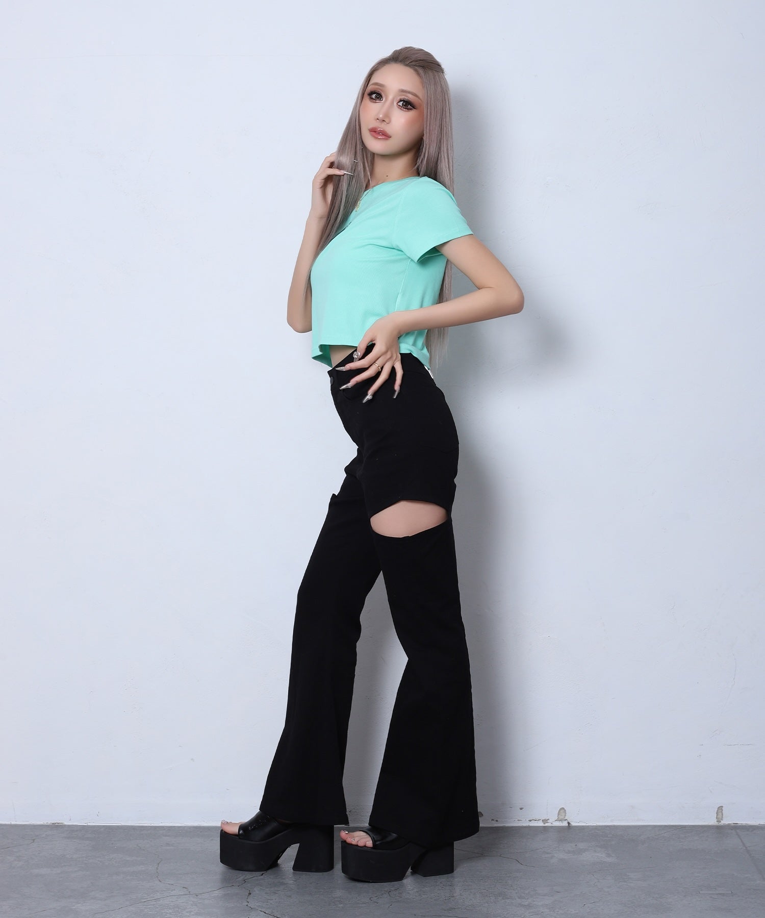 サイドカット美脚フレアパンツ | レディースギャルファッション通販