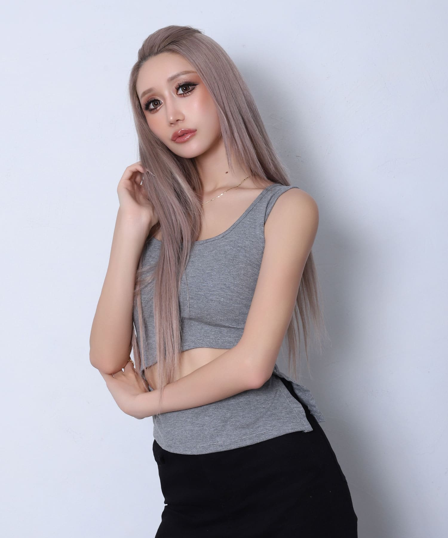 サイドカットカップ付きタンクトップ | レディースギャルファッション