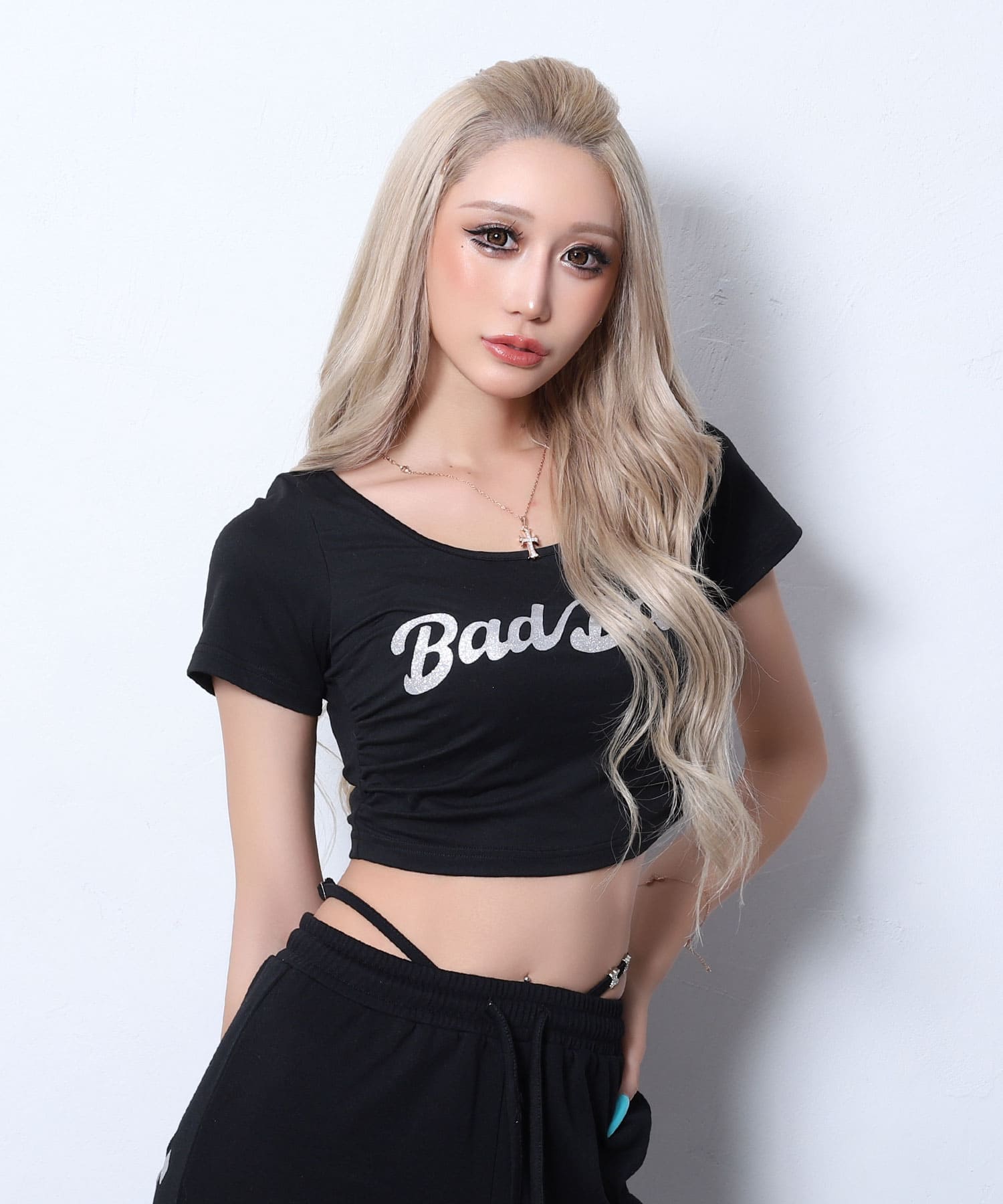 選べるラメロゴショート丈Tシャツ | レディースギャルファッション通販