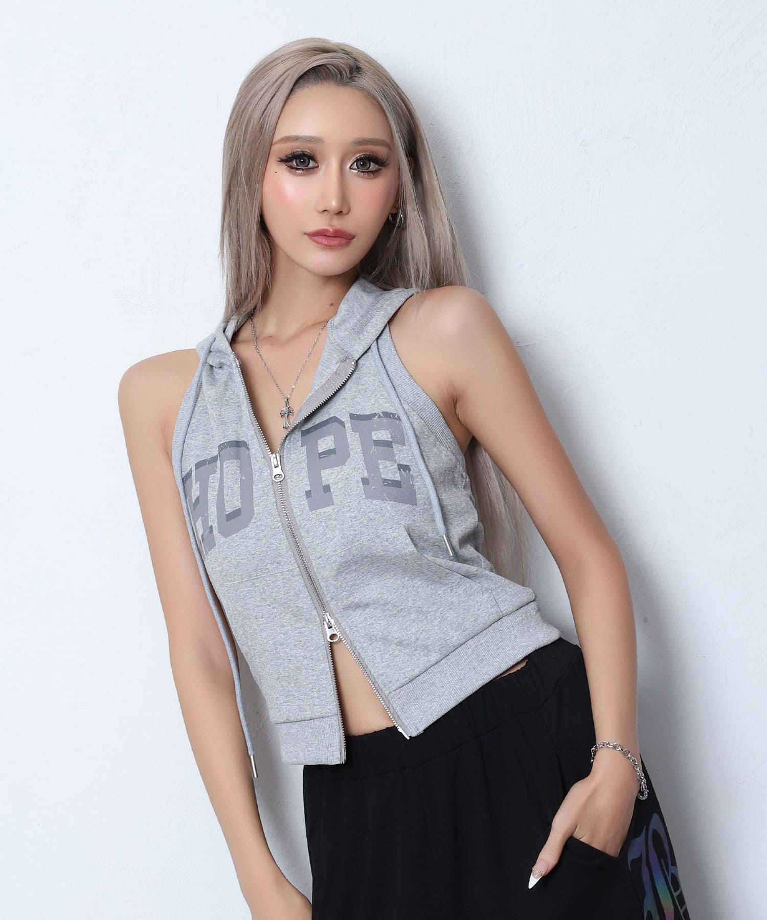 Hooded sleeveless tops