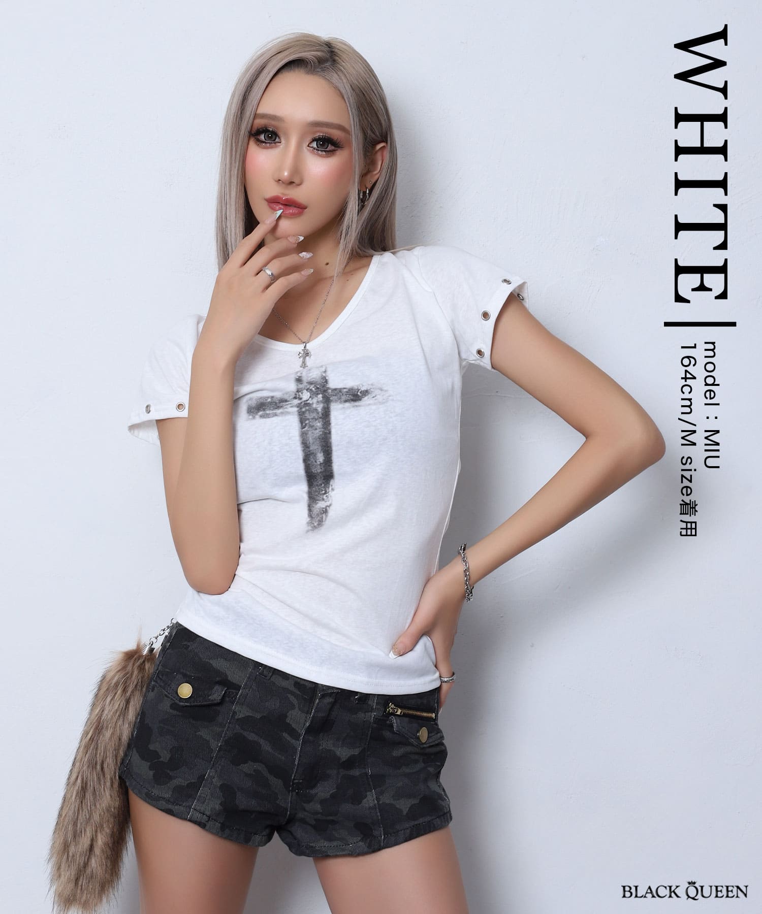 Sleeve eyelet cross print T
