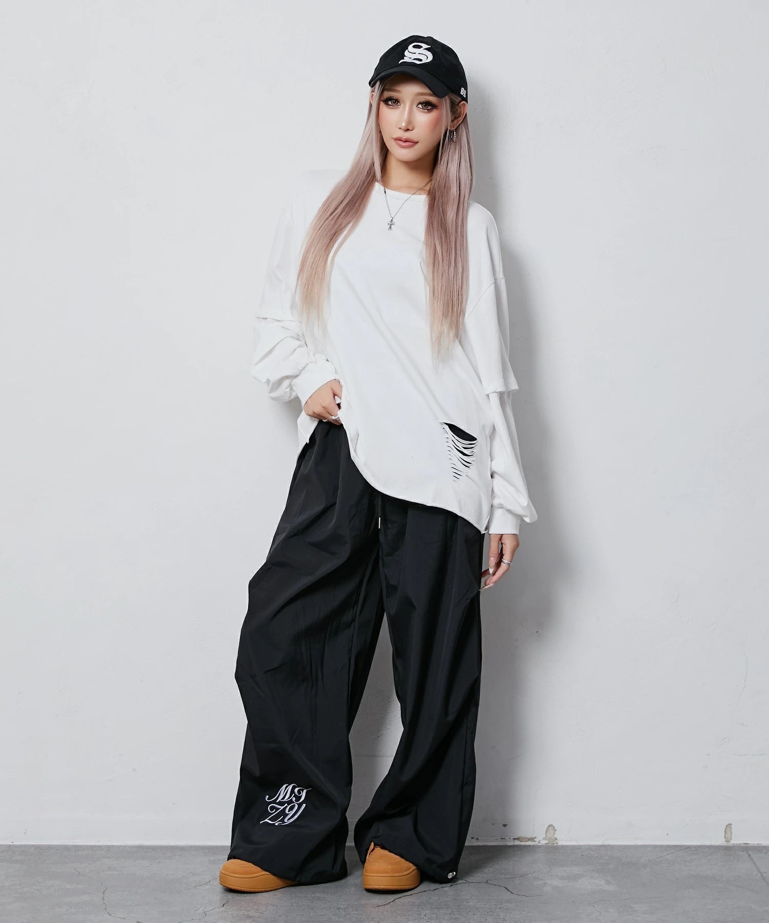 裾ロゴカーブパンツ | レディースギャルファッション通販BLACKQUEEN